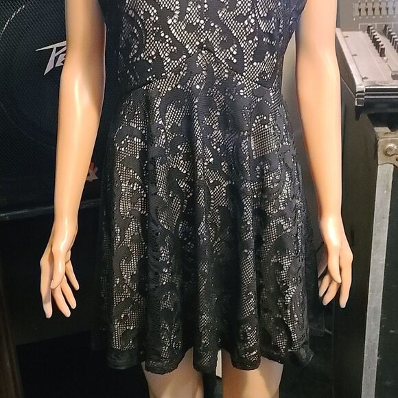 Bailey blue black lace sleeveless dress - Picture 4 of 8